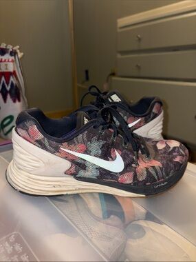 Nike Floral Print Running Sneakers - Black, Pink, White